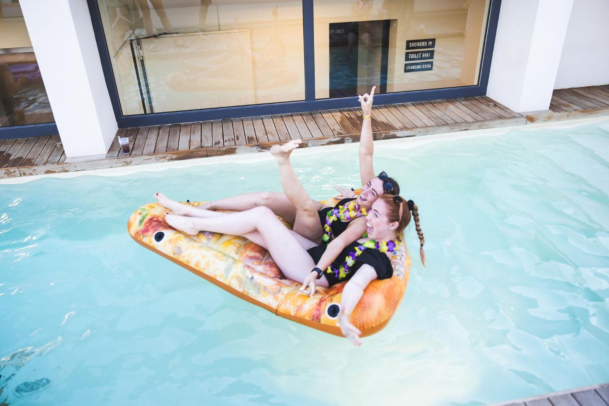 Yellowsquare Hostel *