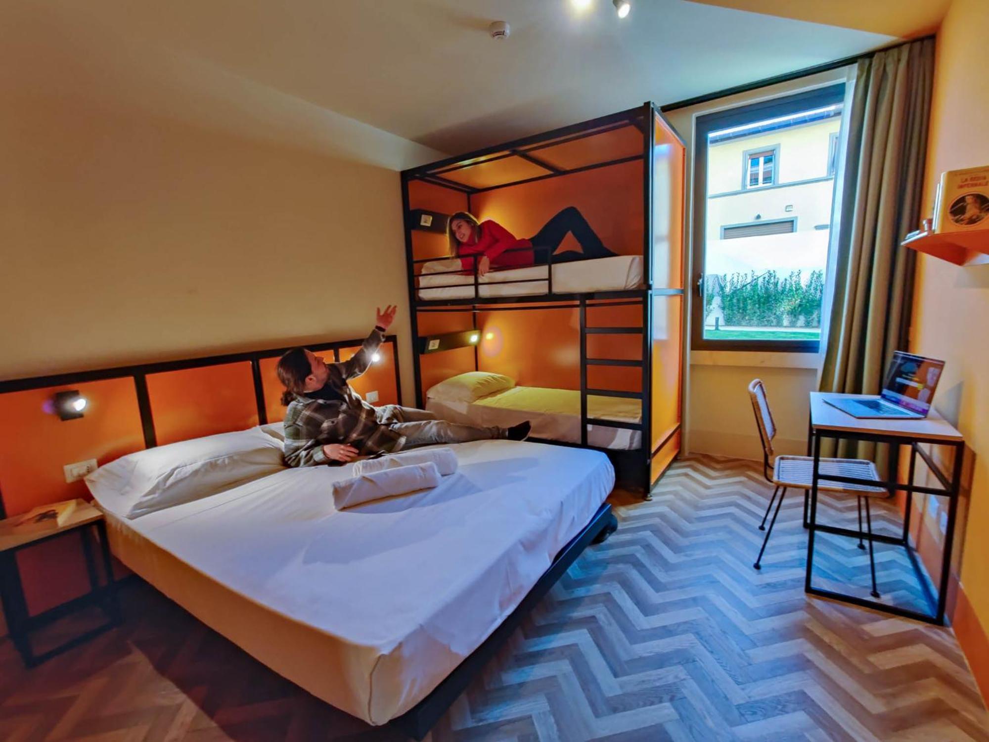 Hostel Yellowsquare *